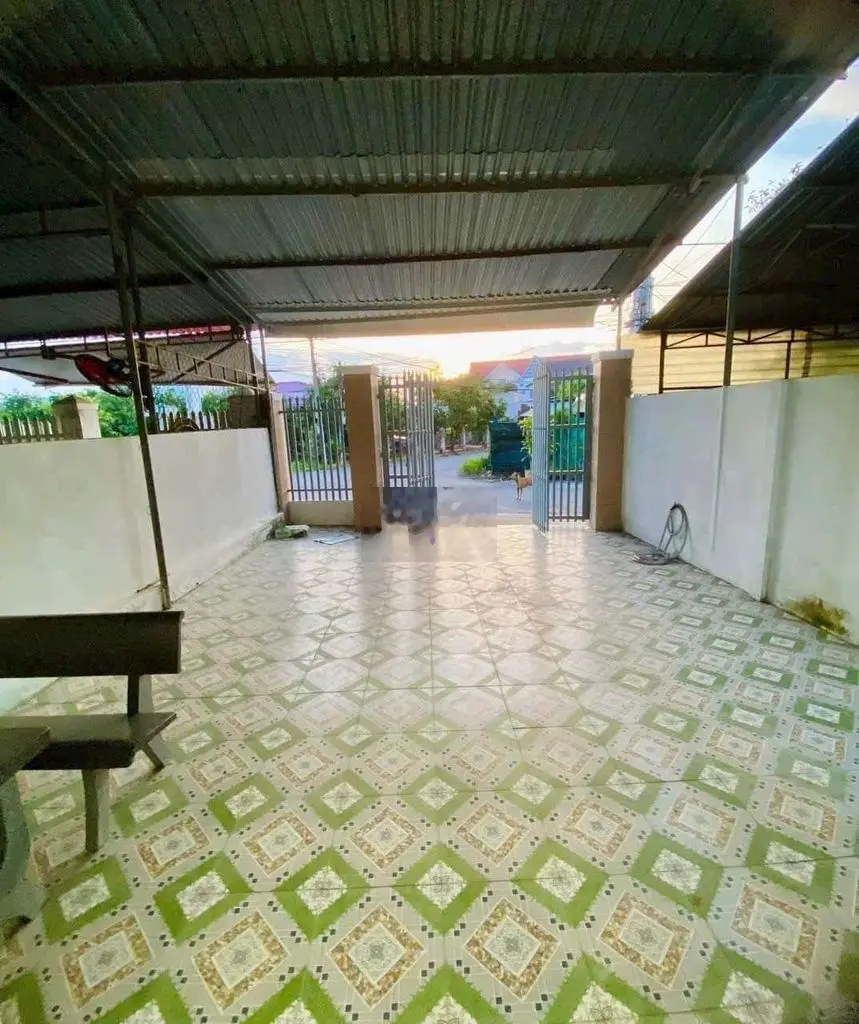Bán nhà mặt tiền đường nhựa trung tâm thị trấn Long điền