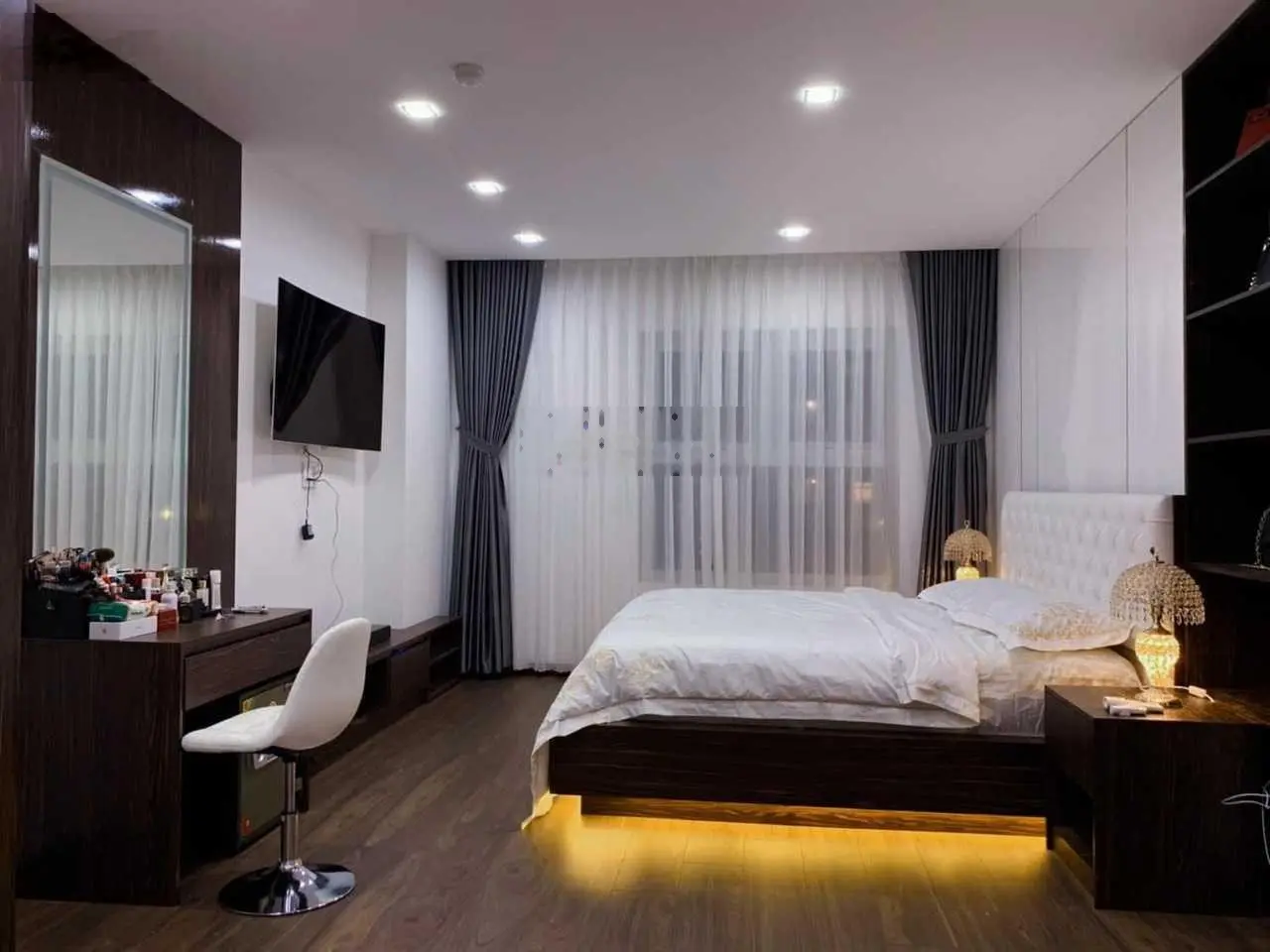 BÁN CĂN HỘ XI GRAND COURT , QUẬN 10 , DT : 110M2 , 3PN, 3WC . GIÁ 8TY, Có Sổ .Lh: 0907 909 *** Hùng