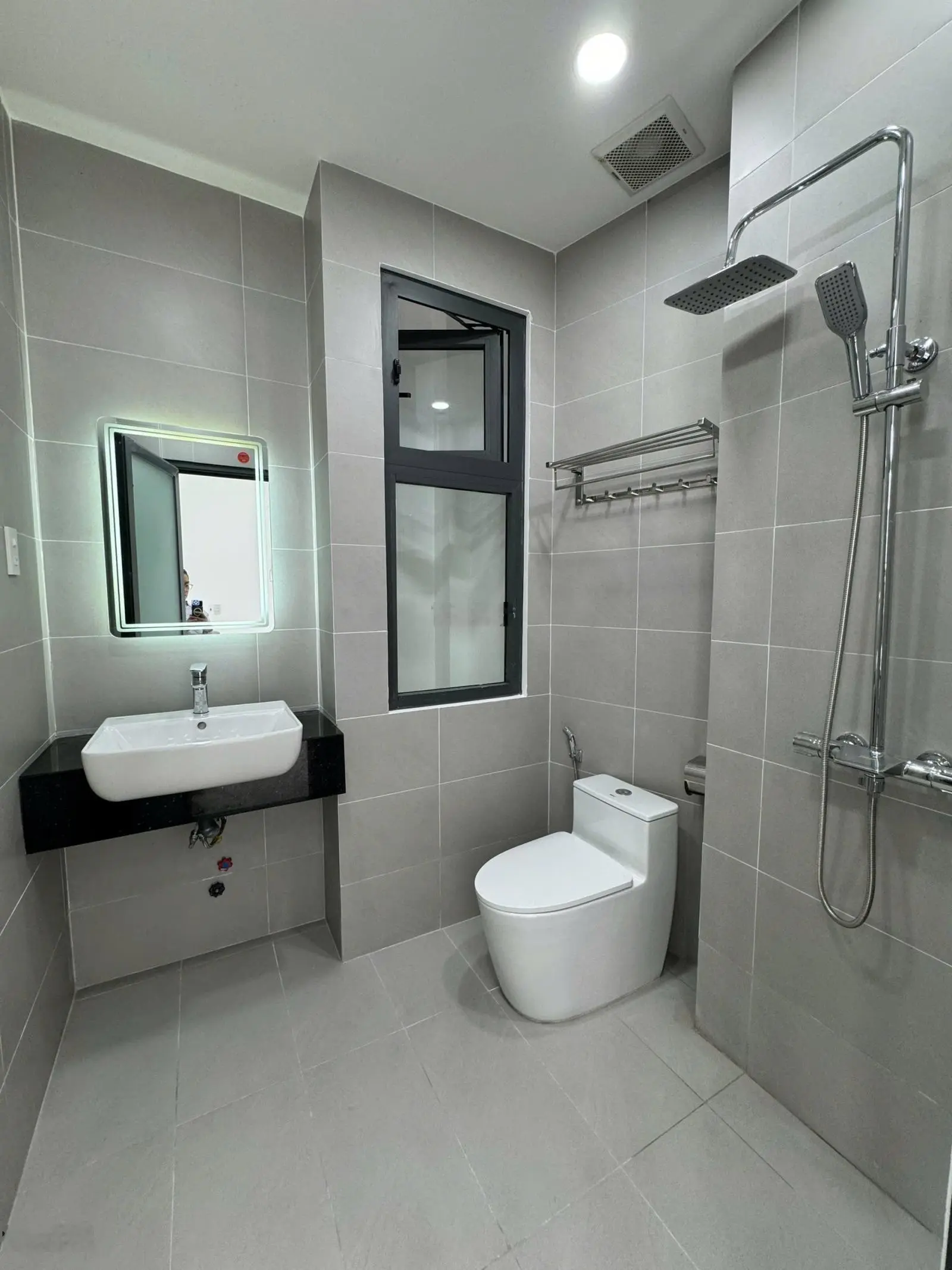 Bán nhà mới 3 tầng mặt tiền đường Hùng Vương (QL1A) thị trấn Diên Khánh, cách cây Dầu Đôi chỉ 300m