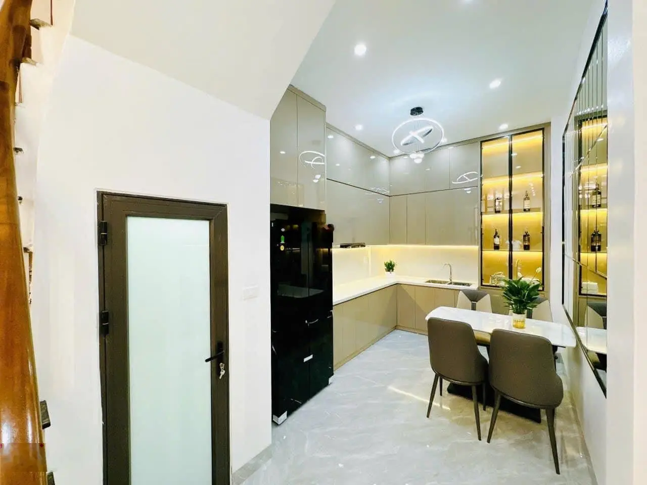 TRUNG TÂM NGÃ TƯ SỞ -OTO ĐỖ CỬA -TẦM TIỀN CỰC HIẾM -NHÀ MỚI Ở NGAY -36M X 5 TẦNG X MẶT TIỀN 3M5
