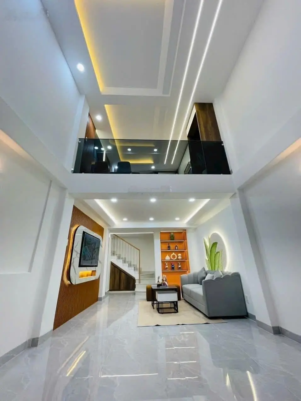 Bán căn gần chợ Hồ Thị Kỷ, 106m2. Bán 3tỷ100. Trần Bình Trọng, P1, Q10 4 tầng + 1 lửng hẻm oto 5m.