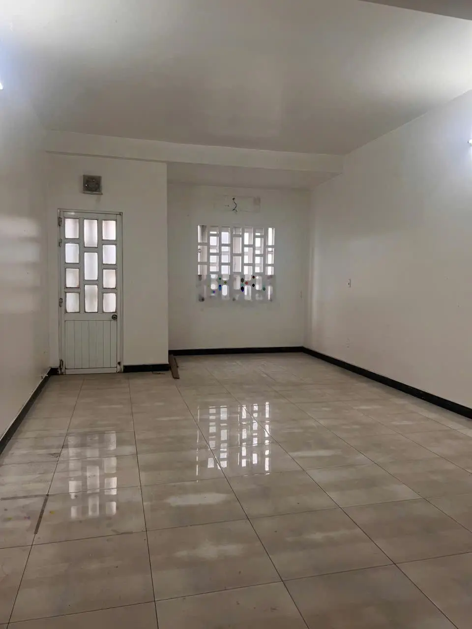 Bán gấp nhà 4 tầng ngay siêu thị Aeon Bình Dương ,giá cực rẻ