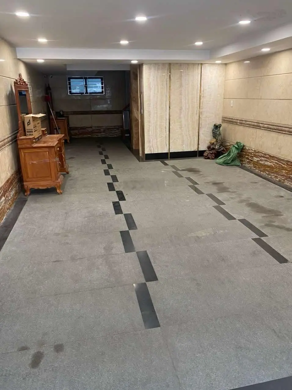 Bán nhà Lý Thường Kiệt, Quận 10 - hẻm trước nhà 10m - 8 tầng có hầm để ô tô, có thang máy chỉ 18 tỷ