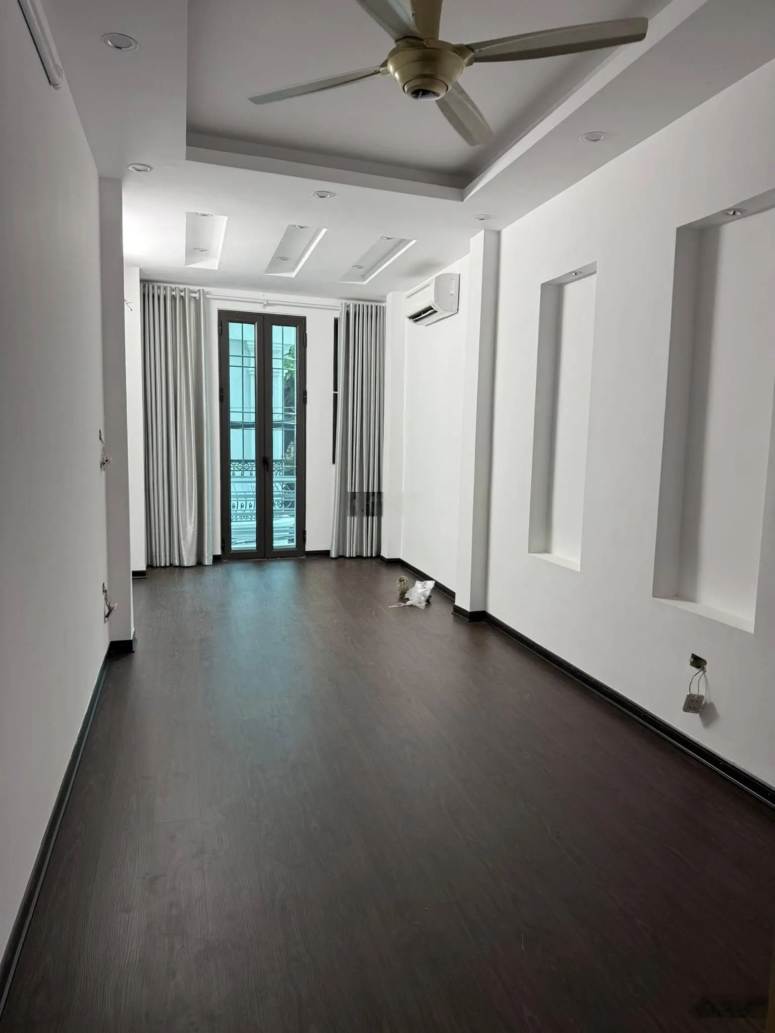 Bán Nhà Cực Đẹp Gần Đền Lừ, Hoàng Mai, Ô Tô Đỗ Cửa, 37m2, 5 Tầng, Đầy Đủ Nội Thất Đẹp, Giá Chỉ 8,5T