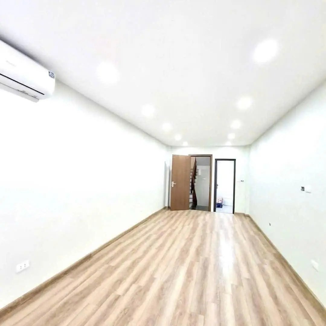 Nhà mới 7.5 tỷ, DT sổ 36m2, MT 3.35m, 5 tầng, 3 ngủ, cạnh ROYAL CITY 72 Nguyễn Trãi, Thanh Xuân