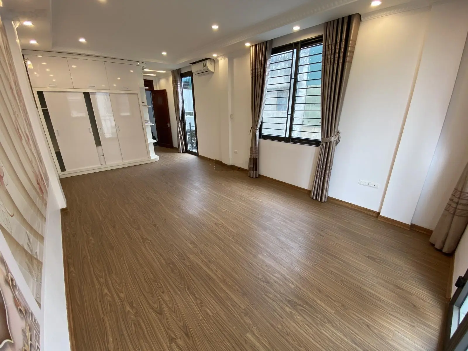 Hàng mới đét F0, Nhà cực đẹp 39m2 x 6 tầng lô góc 2 mặt ngõ 3m, cạnh mặt phố Xuân Thuỷ, Hồ Tùng Mậu