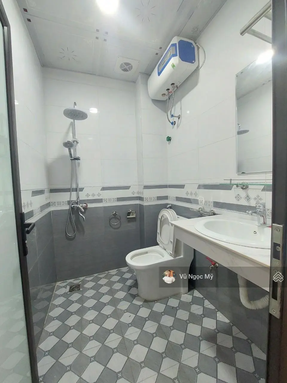 Nhà 5 tầng 32m2, ô tô đỗ ngõ, gần đường Lê Quang Đạo, cuối đường ra Ỷ La Dương Nội, giá 3.8 tỷ.