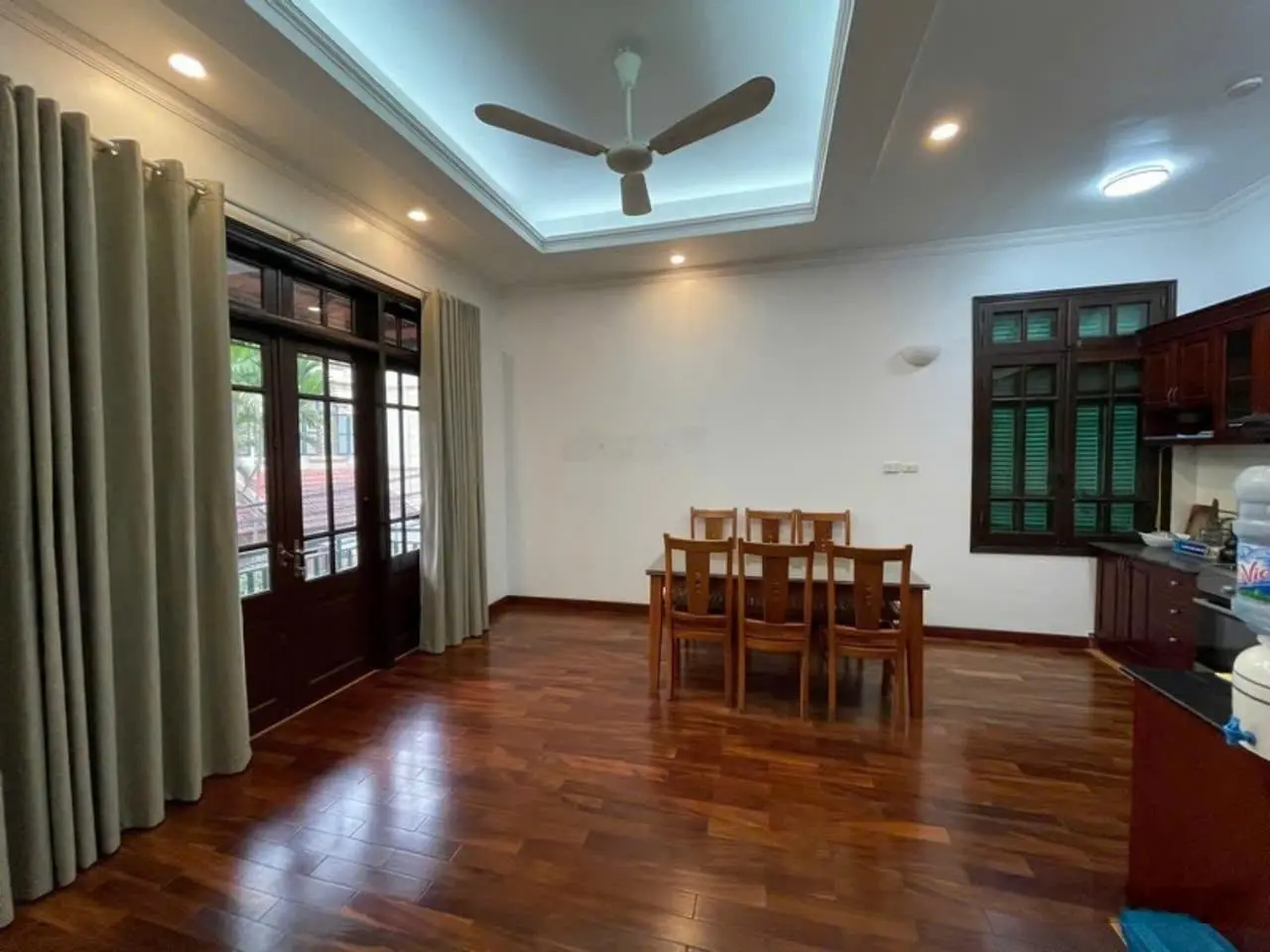 Biệt thự sân vườn. Gara ô tô, bể bơi kiểu Pháp phố Tô Ngọc Vân. DT: 160m2 4T. MT: 15m. Giá: 52tỷ