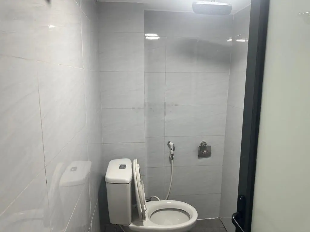 Nhà Thạch Cầu - Long Biên - dân xây - thông số đẹp - 20m ô tô tránh - giá đầu tư