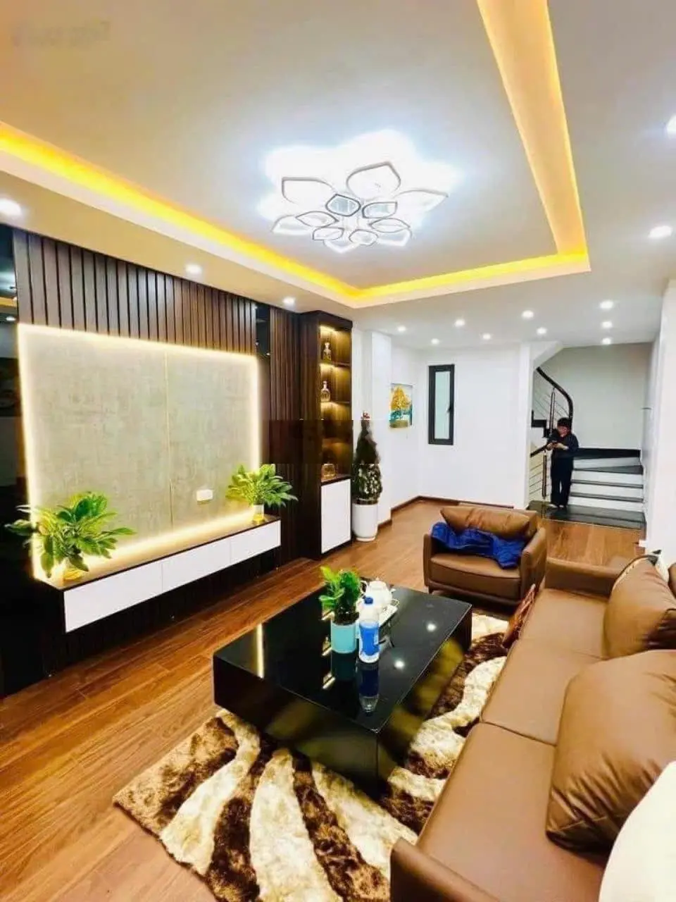 Bán nhà đẹp 44m2 mặt tiền 5m ,giá nhỉnh 2ty co thương lượng. Cách 30m Ôtô tránh. Nhà đẹp ở ngay