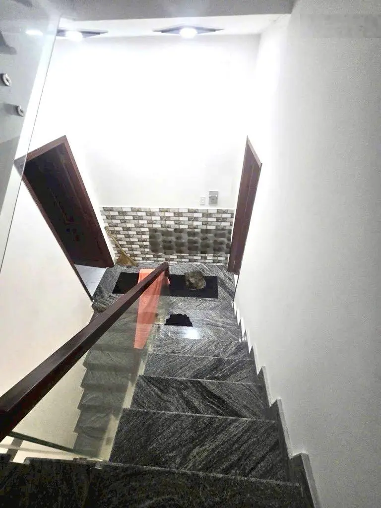 Nhà Lê Văn Quới, 4 tầng 60m2, hẻm đẹp xe tải - ngay ngã tư 4 Xã - giá hơn 5 tỷ