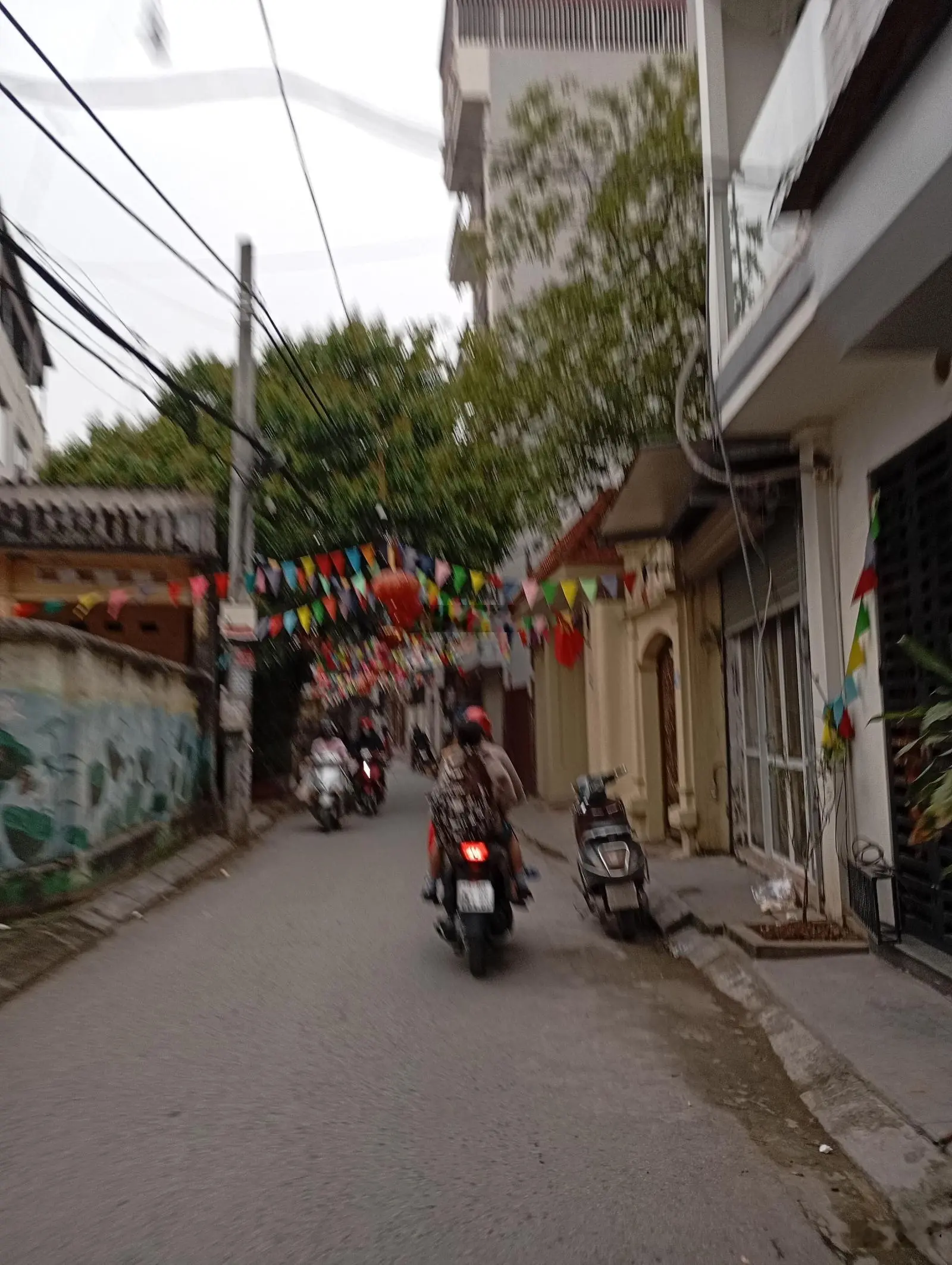 Bán nhà 5 tầng oto qua nhà gần hồ sen và đường văn tiên dũng giá 8 tỷ .