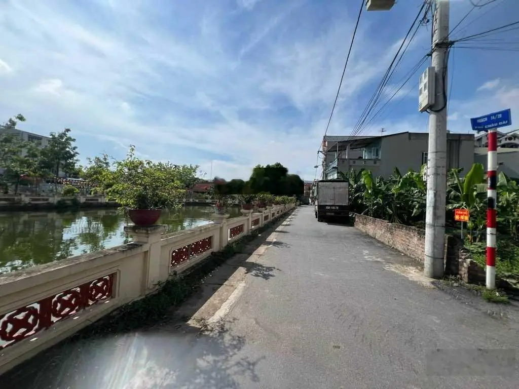 Siêu phẩm Châu Đài - Thượng Cát, view hồ ô tô tải đỗ cửa DT 50m2 giá 4,6 tỷ