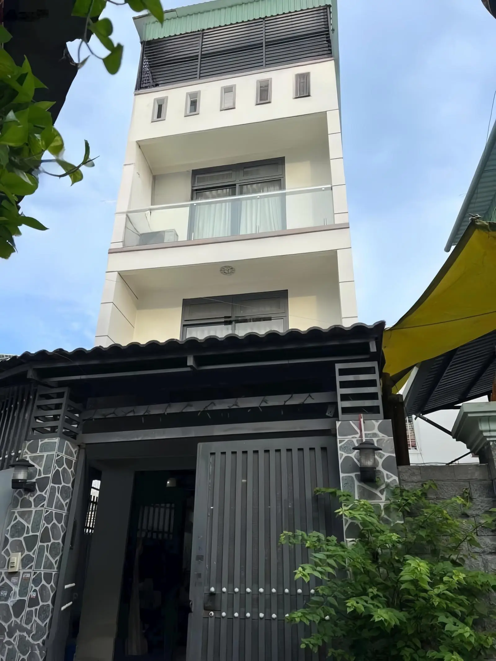Chủ cần tiền bán gấp nhà hẻm xe hơi Lãnh Binh Thăng, P. 11, Q. 11 - Giá 3tỷ080/80m2, gần Lotte Mart