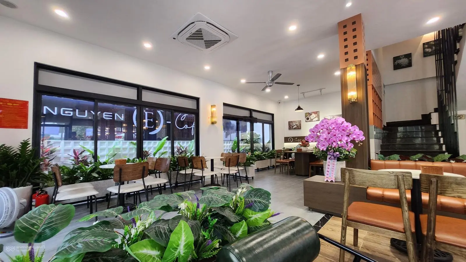 Bán gấp nhà mặt phố Lê Trọng Tấn, Hà Đông, lô góc, MT 25m, 200m2, nhỉnh 285tr/m2, ở & kd cafe
