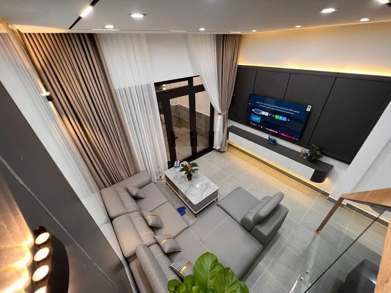 Nhà mới view đẹp góc 2MT KQH Trần Anh Tông 4,5x16m vuông vức 4 tầng cách Hồ Xuân Hương 1km