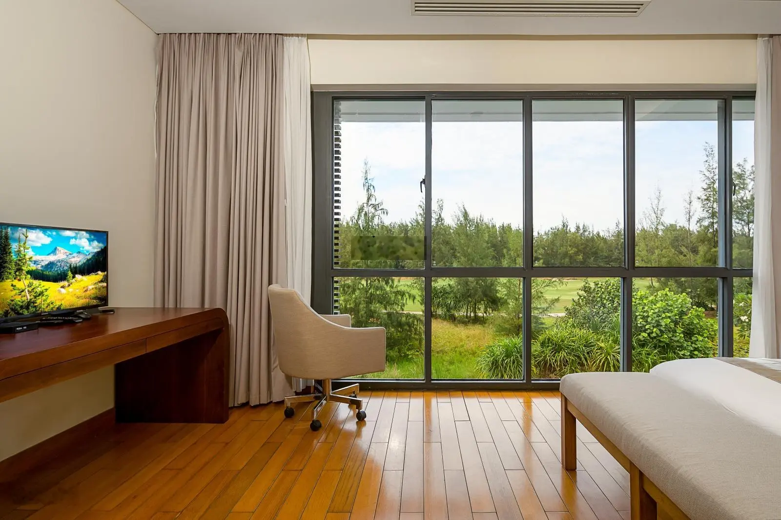 Cần tiền bán gấp căn biệt thự Ocean Villas 4PN, 616 m2, ngay sát mặt biển vị trí siêu VIP cực đẹp