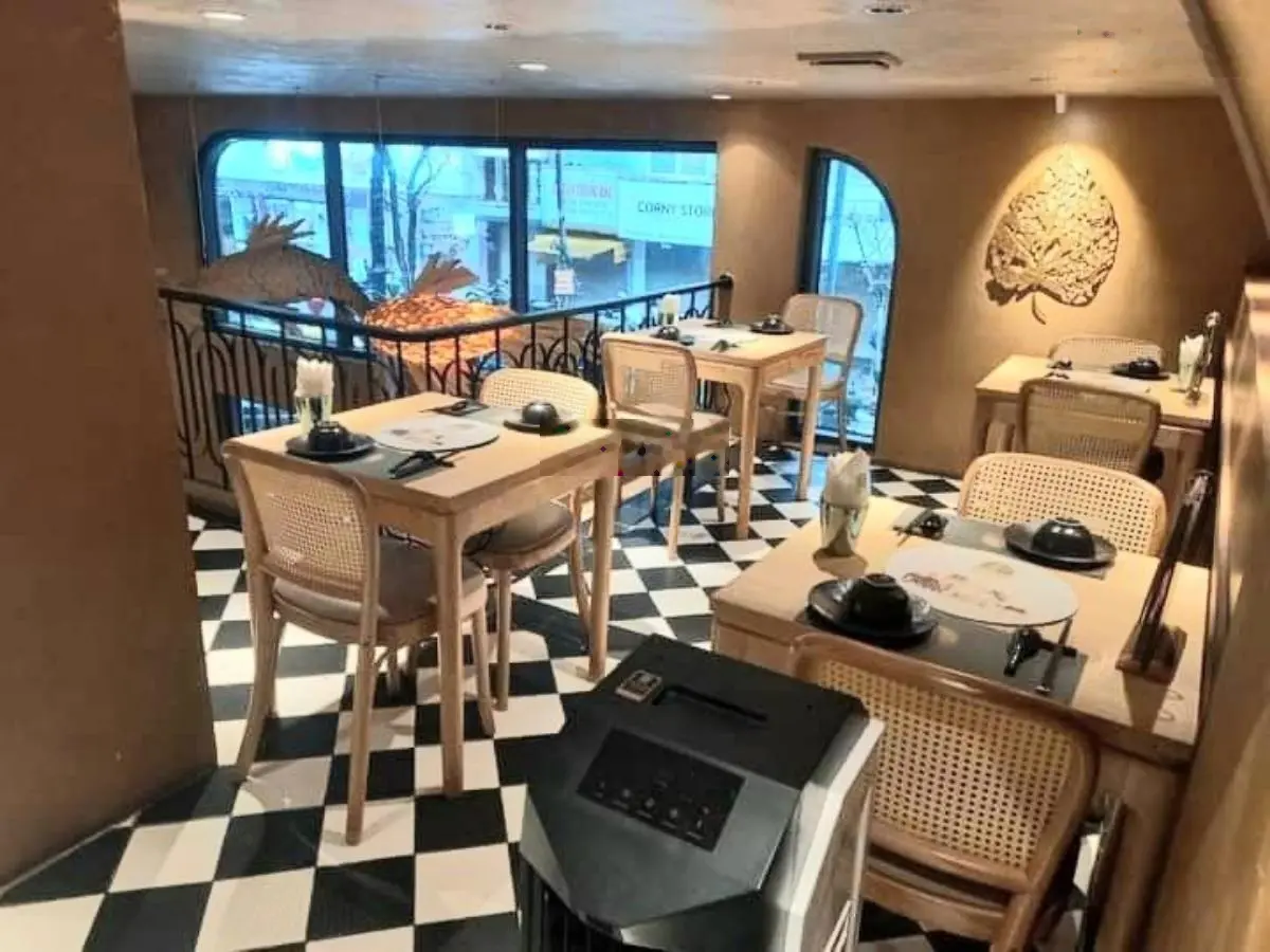 Toà nhà mặt phố Hai Bà Trưng 105m2 xây 8 tầng thang máy, lô góc, kinh doanh đa dạng