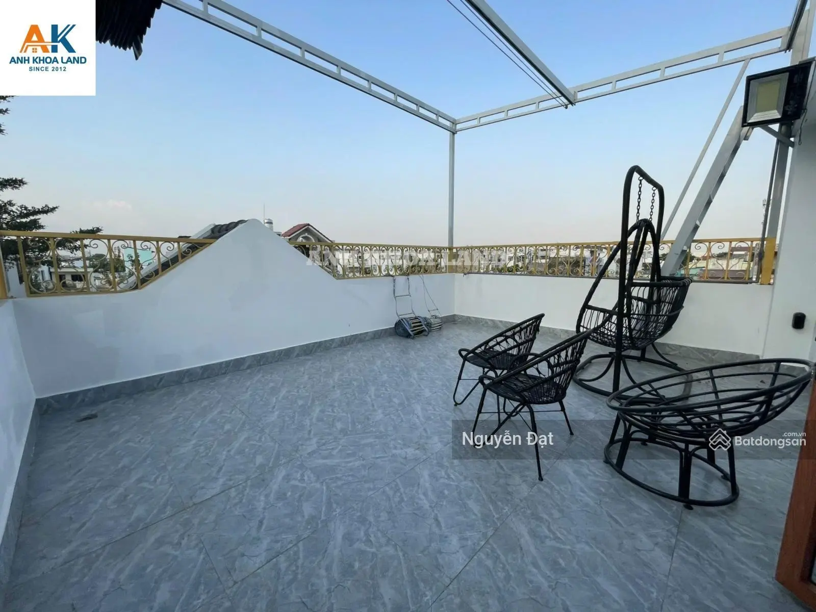 Nhà mới 3 tầng 119m2(7x17) cách QL 13 chỉ 200m, có vỉa hè 6m phù hợp ở và kinh doanh