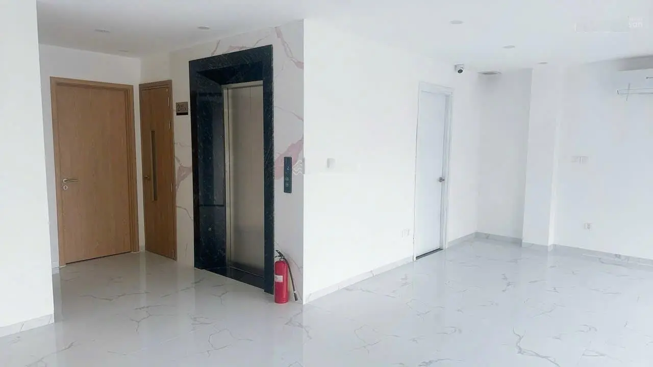 Bán tòa nhà mặt tiền Nguyễn Xí đối diện Vincom - 8.5x65m, XD hầm 10 tầng, HĐT 250tr/th - GIá 60 tỷ