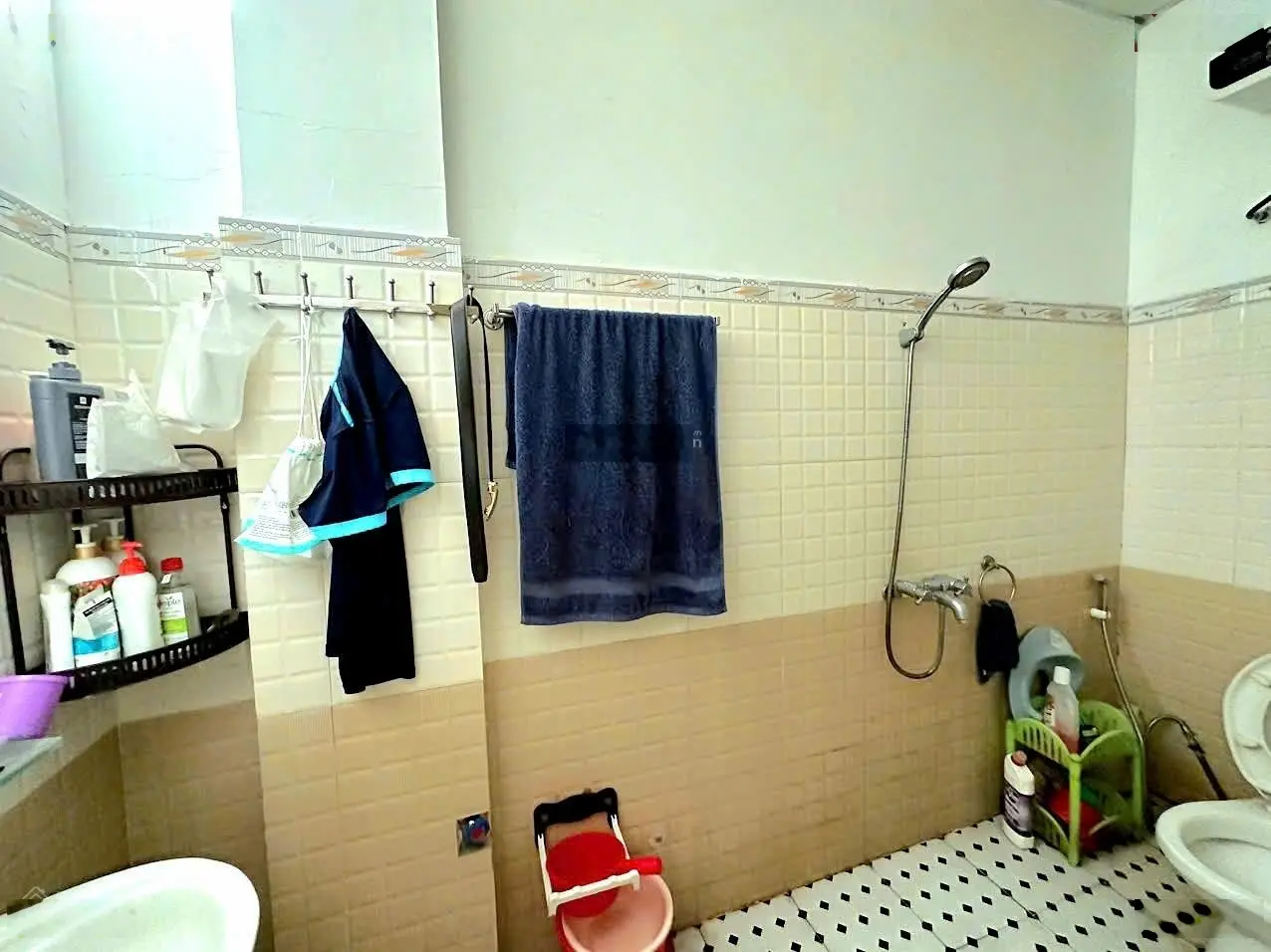 Nhà Trại Lẻ xây độc lập ô tô đỗ gần