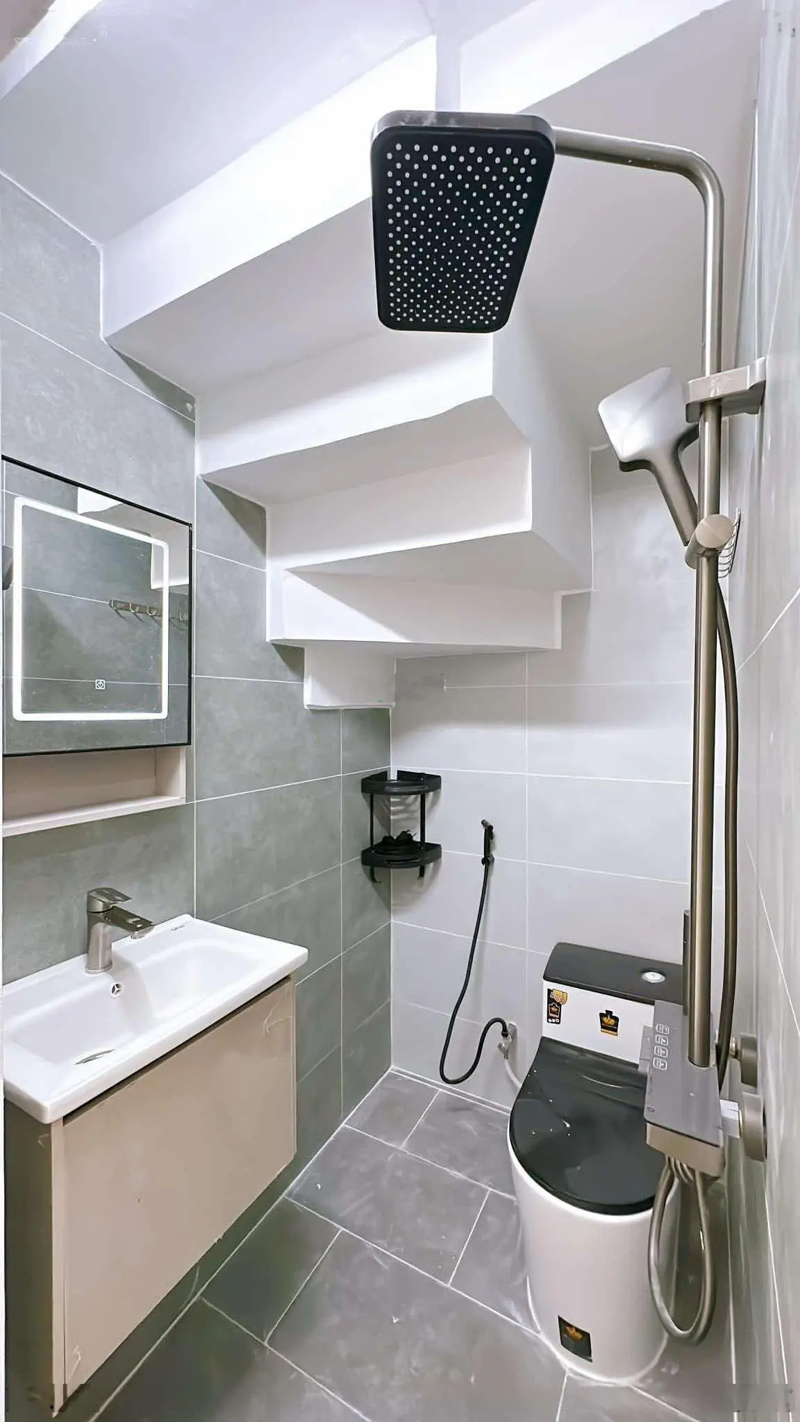 Nhà đẹp Q4 - 2 lầu đúc - 38.1m2 - 3PN - sát HXH - ko QH - chỉ 4 tỷ nhỉnh