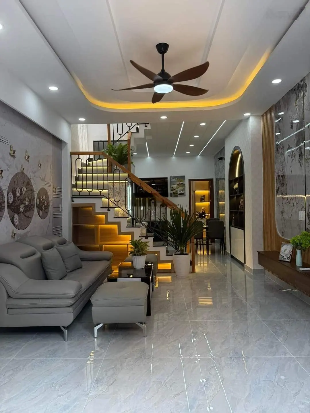 Bán căn nhà mới xây ở MT đường Nguyễn Sơn, Tân Phú. 1 trệt 1 lầu, Giá 2 tỷ 815, tặng nội thất. SHR