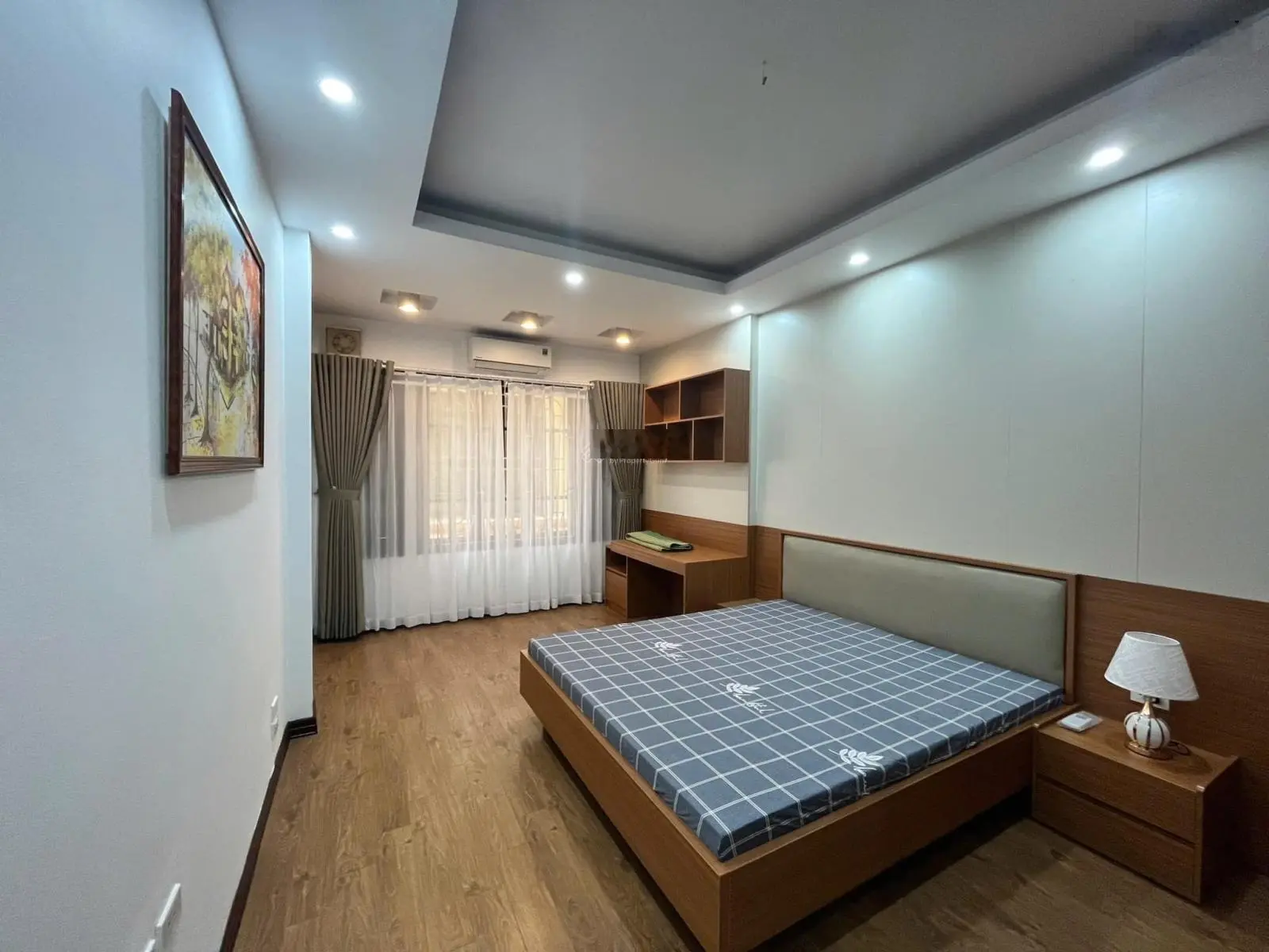 Bán nhà mới 35m2 4 tầng trước nhà taxi lùi Lạc Long Quân giá 8.15 tỷ LH: 0966 341 ***