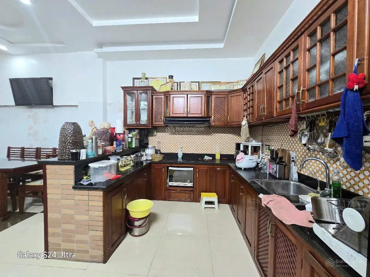 Nhà mặt ngõ to khu vực Trần Nguyên Hãn. Ô tô đỗ cửa, vào nhà thoải mái
