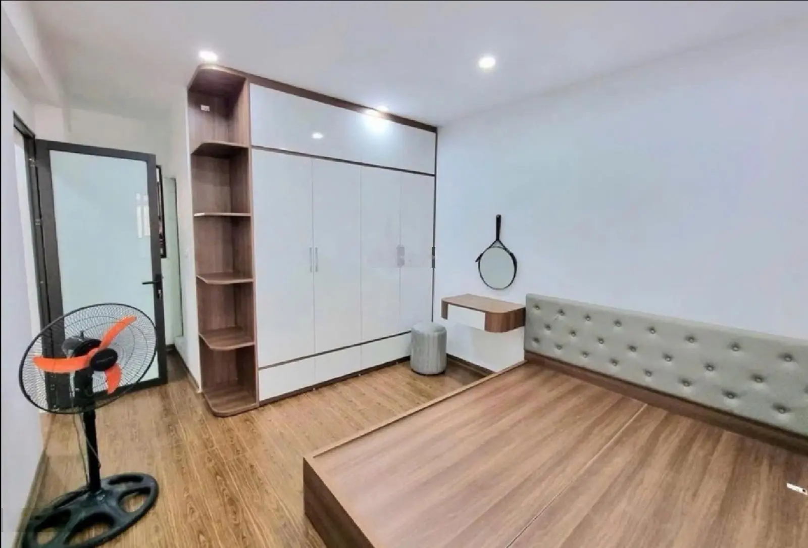 Bán nhà t,t Đồng Xa 85m2 , 3PN riêng biệt, sổ chính chủ ,ô tô đỗ cầu thang, full nội thất, ở ngay