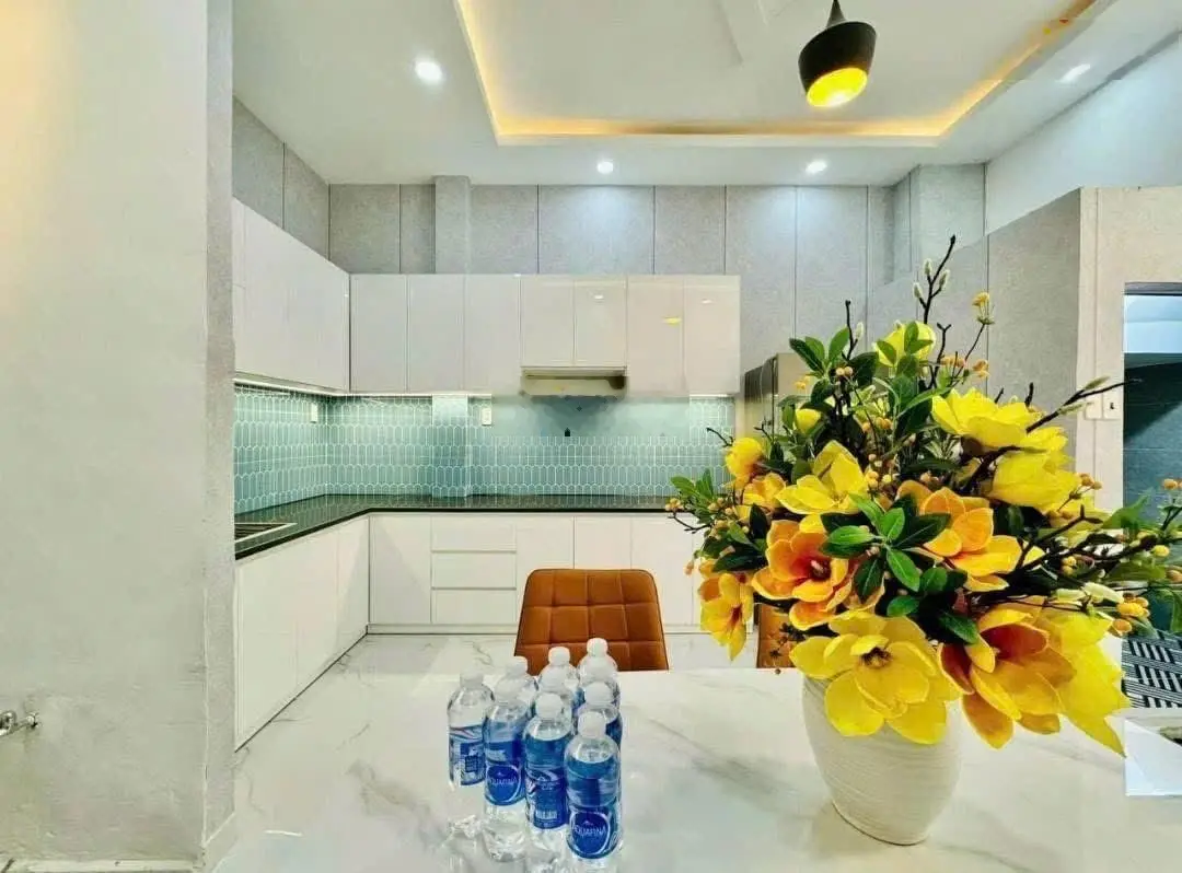 Bán nhà đường Nguyễn Du, P. Bến Thành, Quận 1. 73,84m2, hẻm lớn