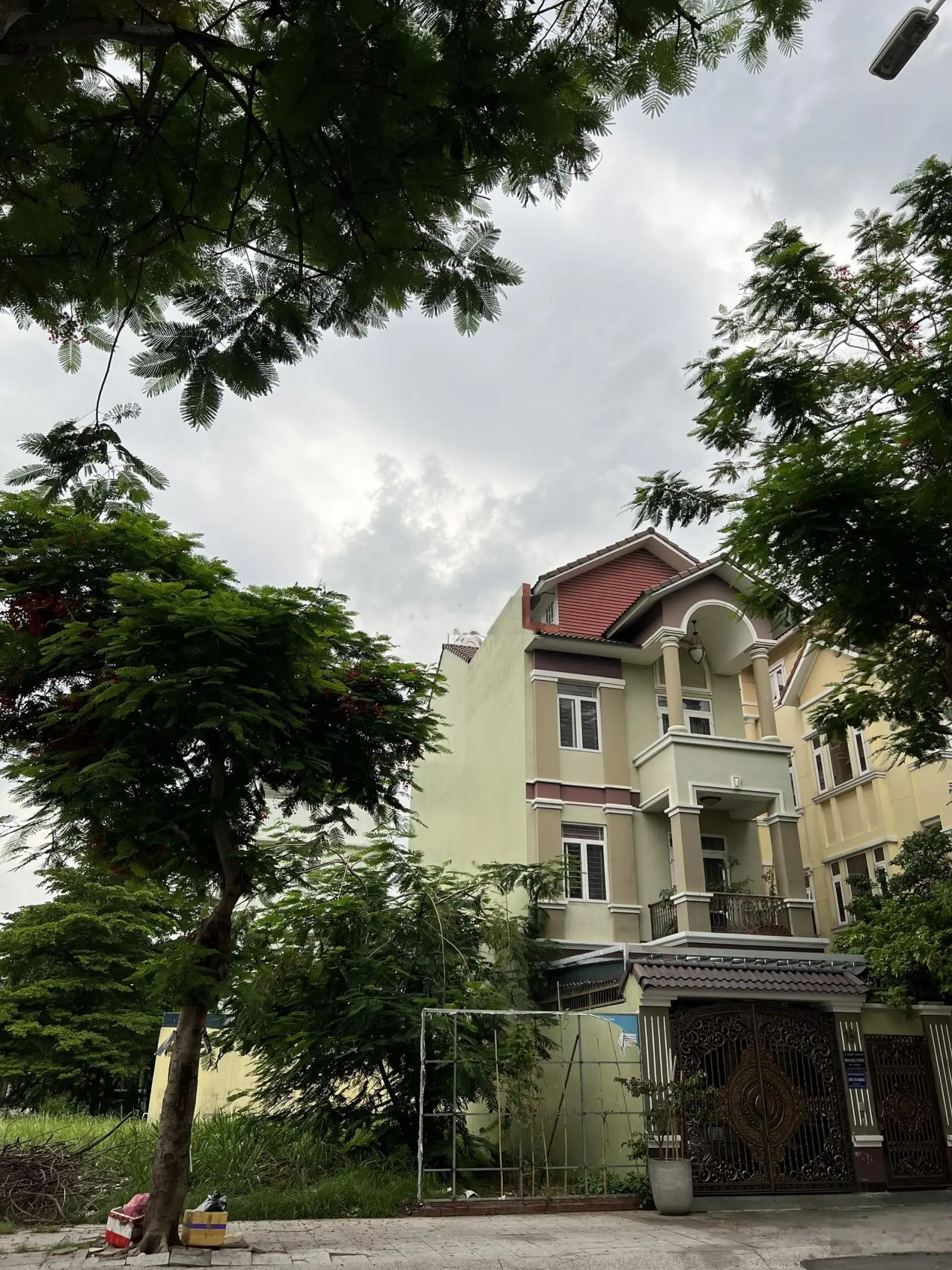 Bán biệt thự đơn lập KDC Đông Thủ Thiêm, MT đường 51, 10x15,5 1 trệt 2 lầu giá 15,5 tỷ sổ hồng