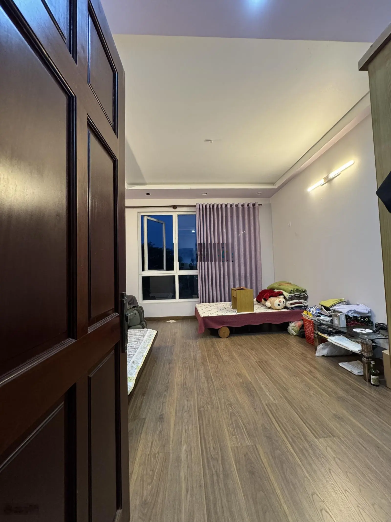 Bán nhà xây sẵn nguyên căn đang ở có sổ hồng riêng 3,5 lầu đường 22m hướng Đông Nam