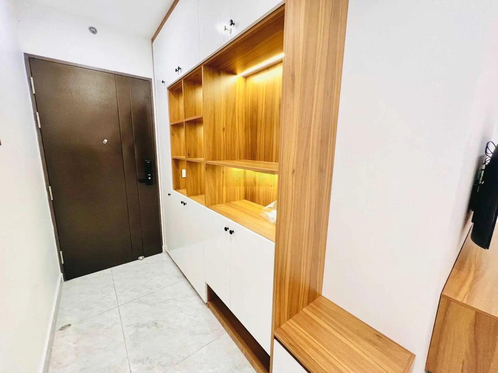 Chính chủ cần bán căn hộ 3 phòng ngủ full nội thất như hình giá chỉ 6.2 tỷ full