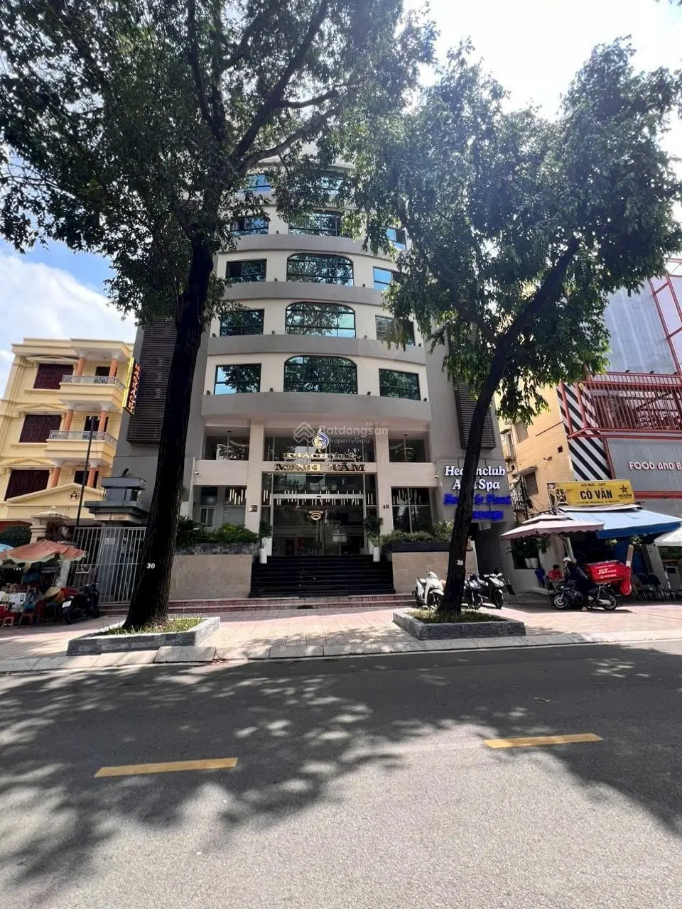 Tòa nhà mặt tiền Nguyễn Đình Chiểu Q1 - 10x30m - Hầm 8 tầng - HĐT 250 triệu - 70 tỷ - tin thật 100%