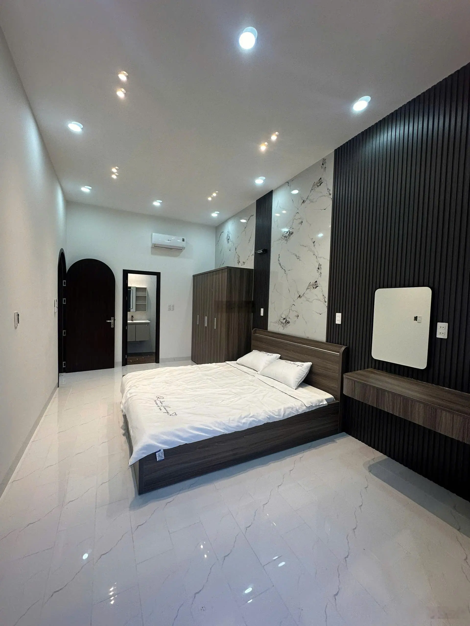 Chính chủ cần bán căn nhà tâm huyết, giá chỉ 3,25 tỷ/100.8m2, nhà mới đẹp y hình. LH: 0903316319