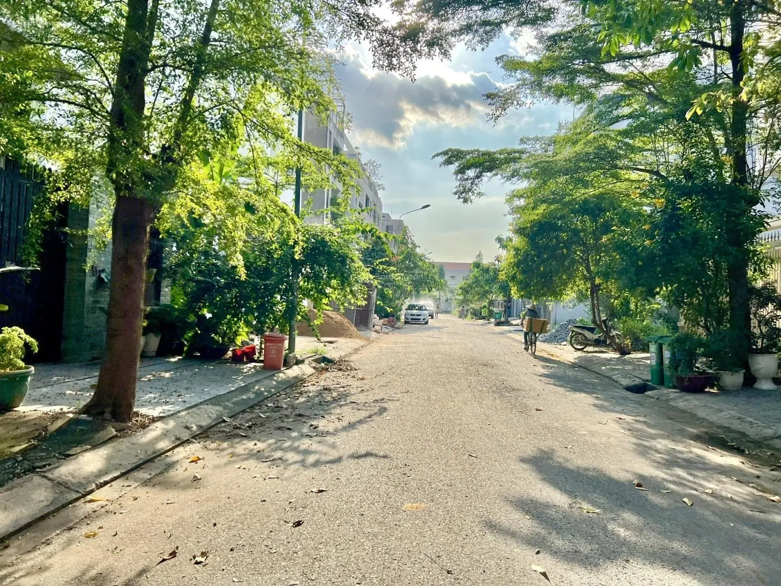 Nhanh gọn lẹ! Đất ngộp bán gấp lô góc ngay KDC Việt Nhân Villa, Q9 105.3m2, SHR. Giá 1.8 tỷ