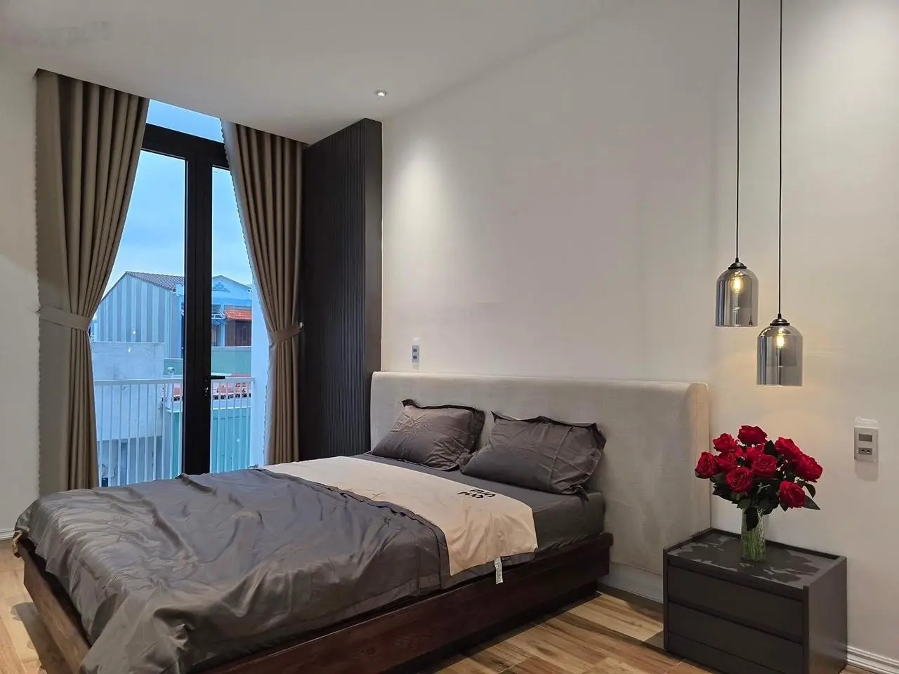 Bán nhà 3 tầng đẹp nội thất xịn - biển Nguyễn Tất Thành Đà Nẵng