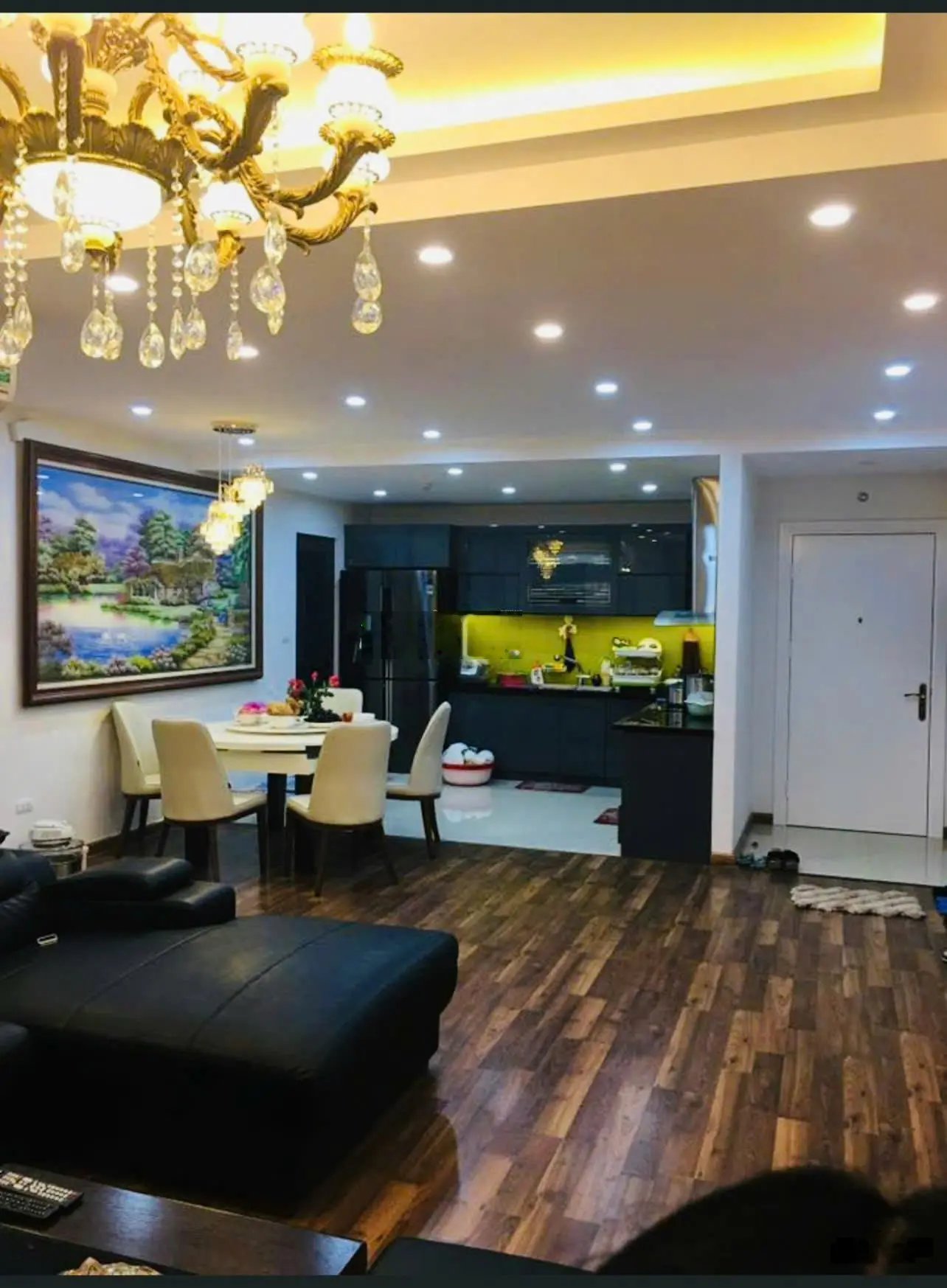Chính chủ bán nhanh căn 3PN cuối cùng hiện đang bán. 95m2. Tầng trung, căn góc, full nội thất đẹp