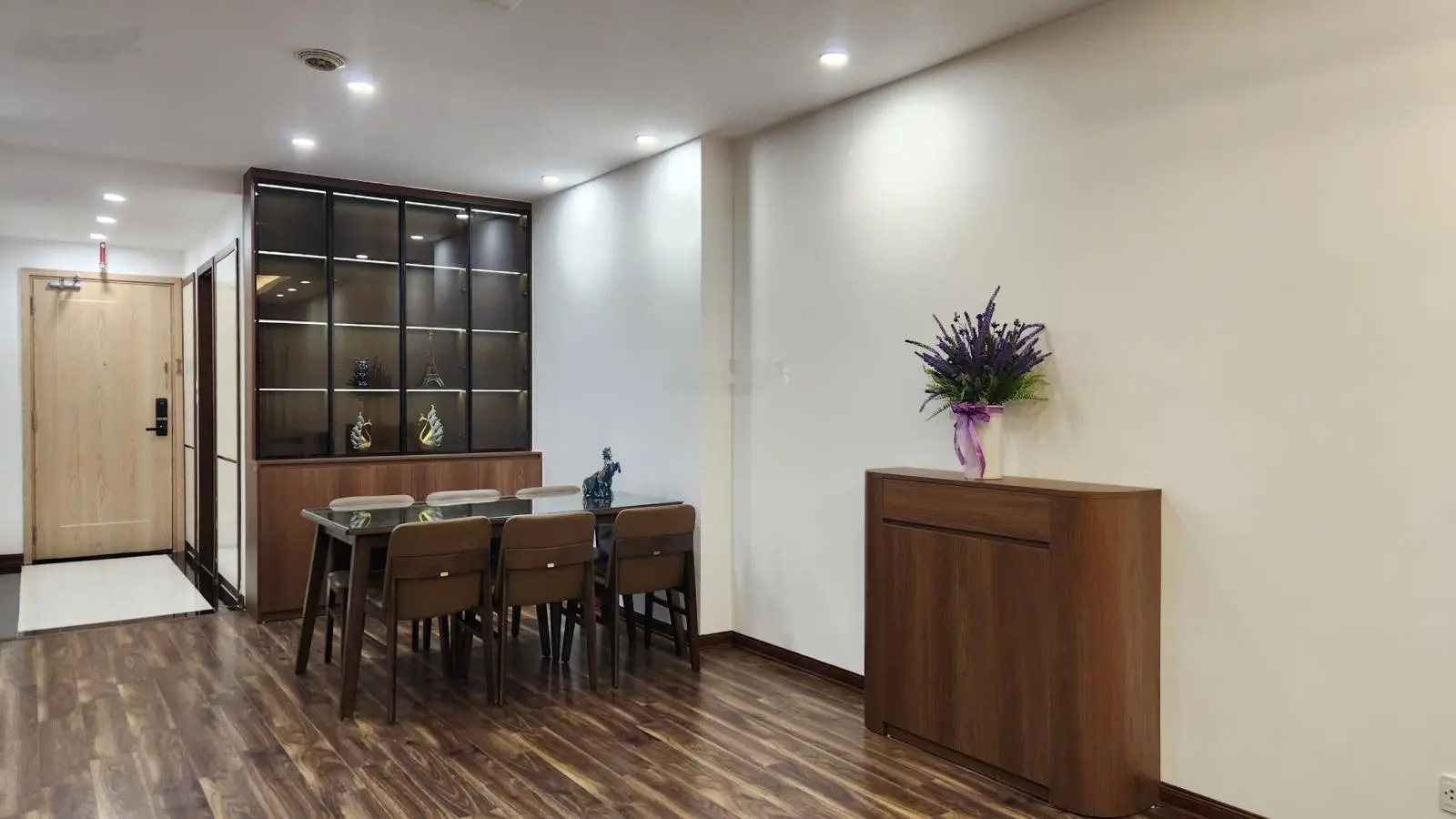 Chính chủ gửi bán gấp căn hộ 88m2 thiết kế 2PN2VS full nội thất tại Thăng Long no 1. Giá 5,9 tỉ