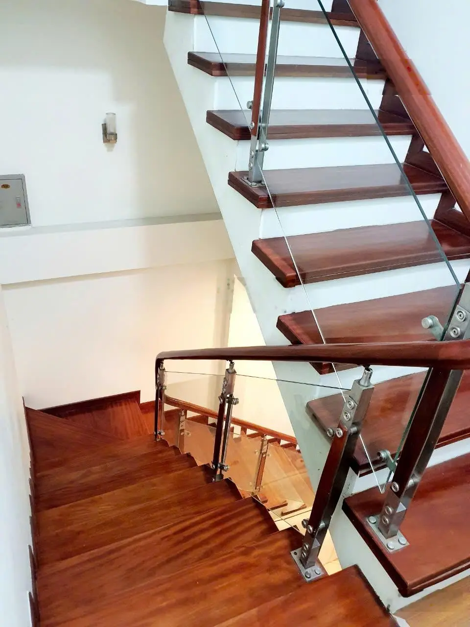 Cần bán gấp nhà 4 tầng phường Mễ Trì, ngõ nông, DT 41m2, MT 4.5m vuông vắn, Giá 7.1 tỷ