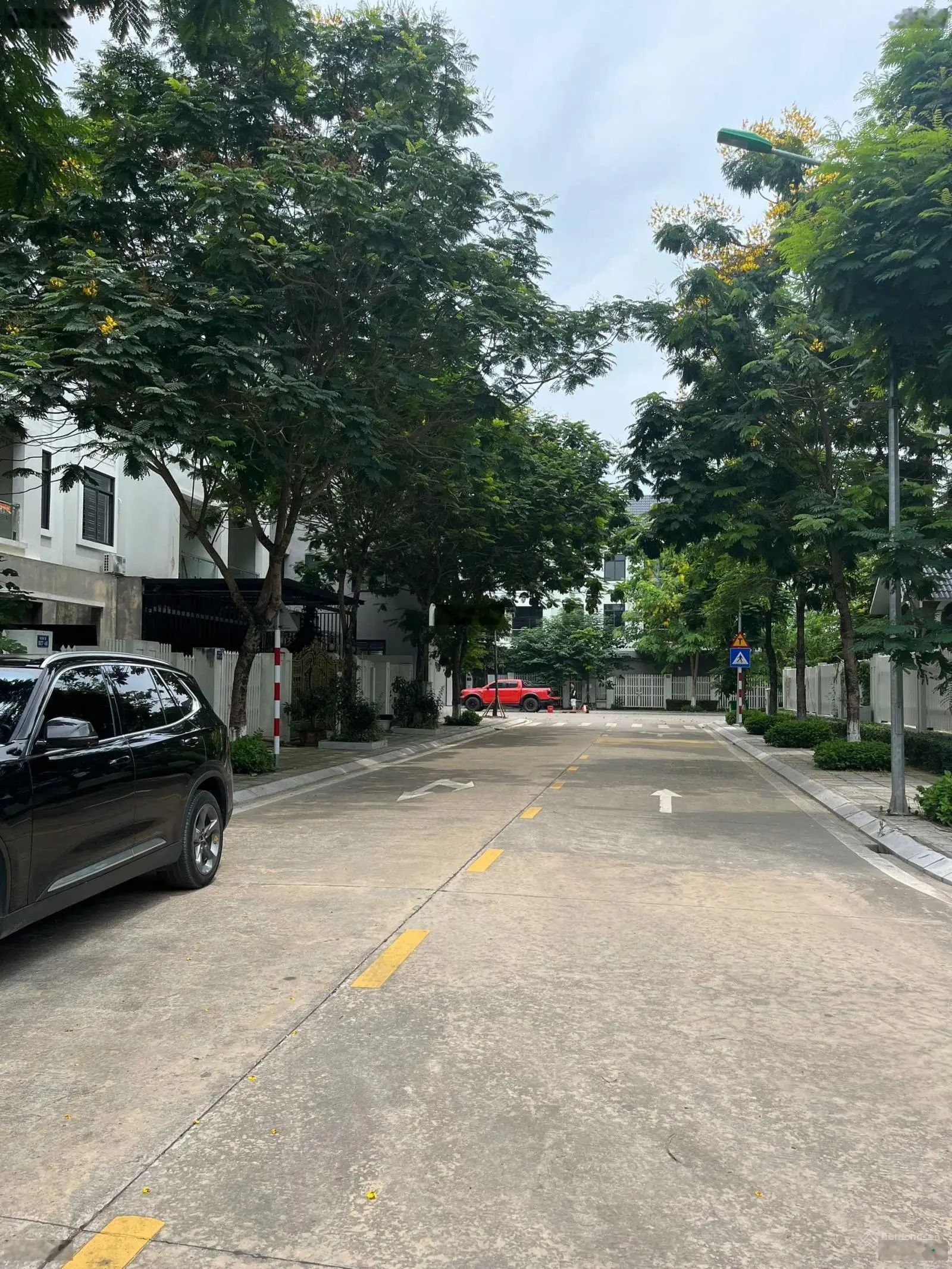 Bán gấp nhà vườn 120m2 Geleximco Lê Trọng Tấn giá tốt nhất thị trường