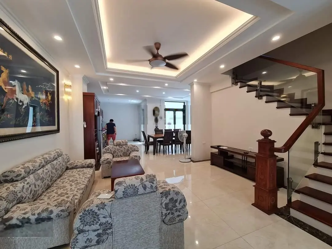Cần bán lô liền kề 120m2, mặt tiền 6m, 4 tầng đẹp, khu nhà vườn, ĐT Việt Hưng, Long Biên, HN