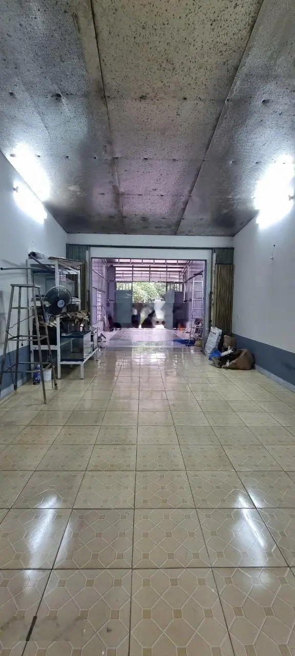Bán nhà đẹp 2 mặt tiền chợ - đường nhựa 20m trục chính