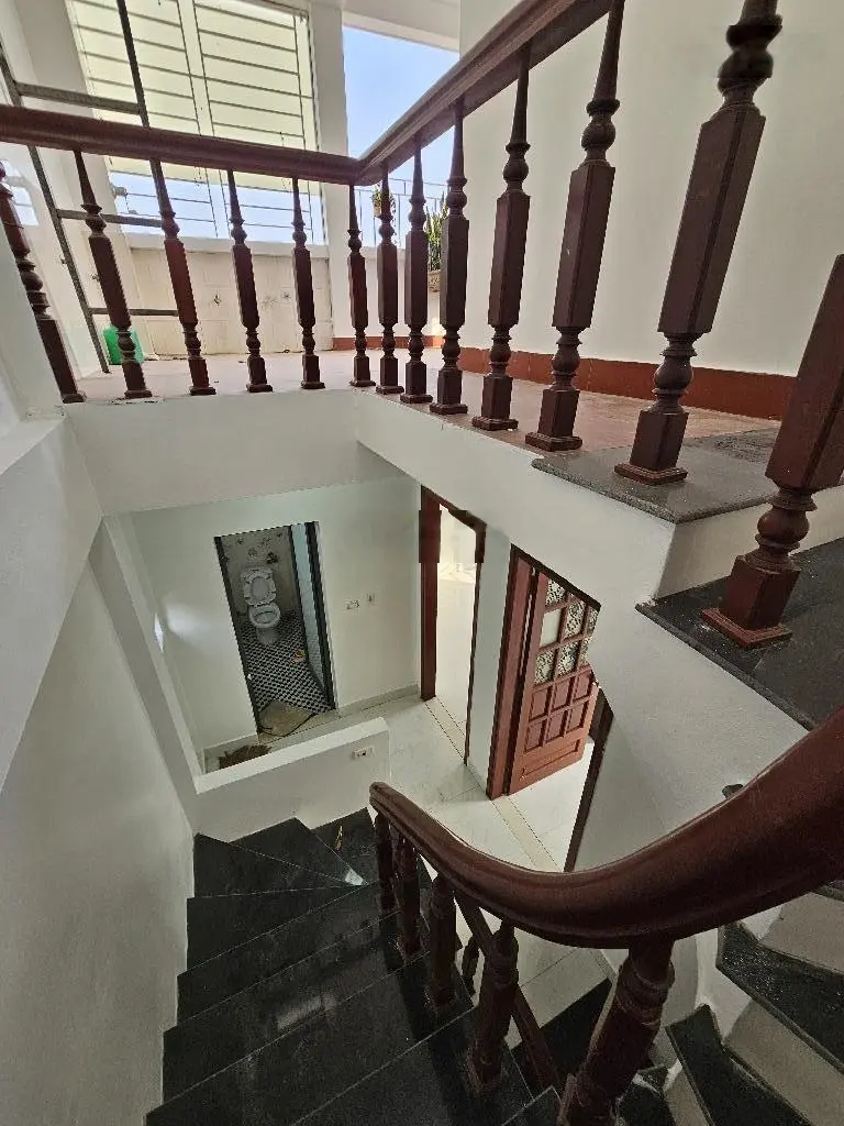 Giảm sốc nhà đẹp giang biên 39m2, 4 tầng, ngõ nông giá chỉ 4.75 tỷ