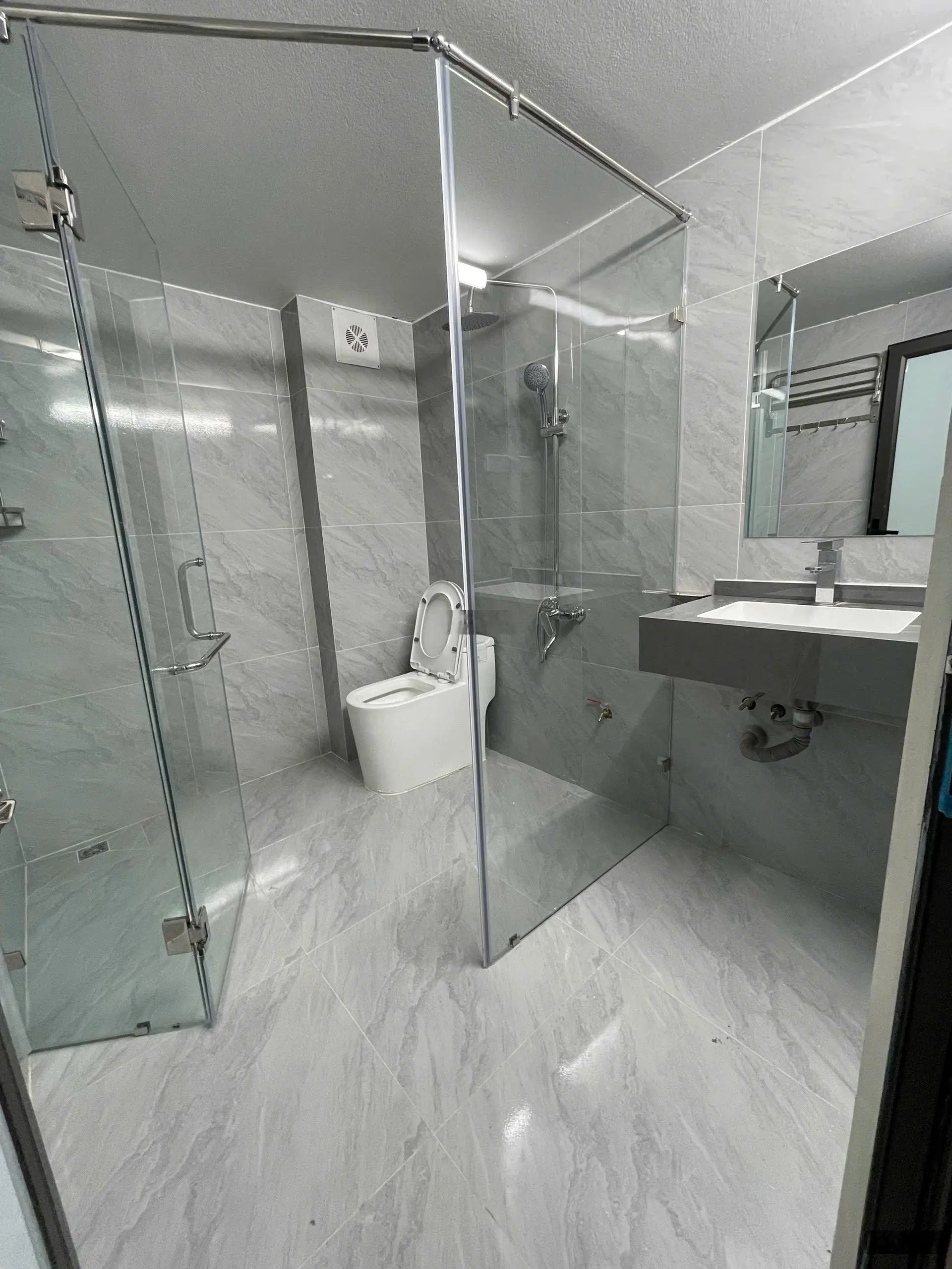 Chính chủ bán căn số 14 ngõ 104 định công thượng. phân lô - ô tô đỗ cửa - 65m2 * 4 tầng * 5 ngủ.