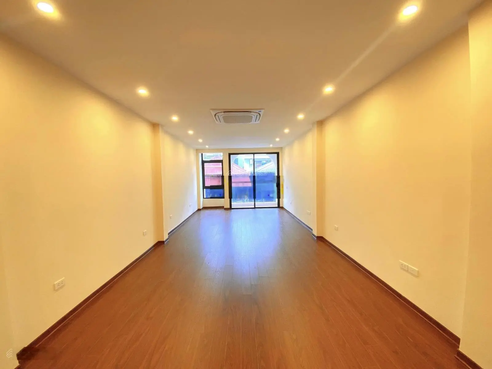Bán nhà phân lô Chùa Láng, Đống Đa 61m2 x 7 tầng - oto tránh - thang máy - nhà mới - thông sàn