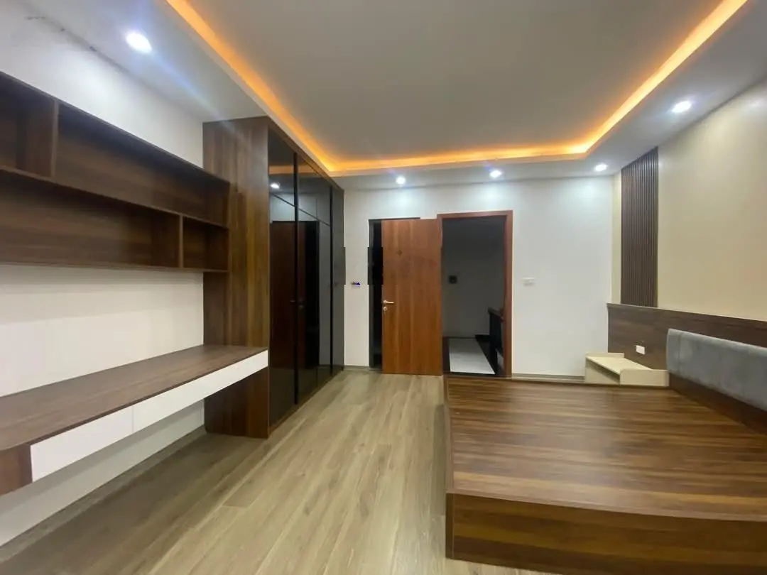Đội Nhân, Ba Đình. DT 35m2 x 6 tầng, MT 4,3m, giá 9,6 tỷ. Thang máy, phân lô, 20m ra ô tô đỗ