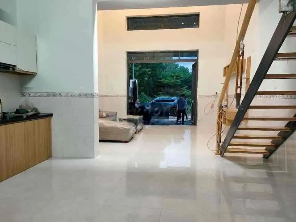 BÁN NHÀ MỚI SỔ RIÊNG THỔ CƯ 100m2 3P NGỦ.ĐỘI B GIÁP THỊ TRẤN TRẢNG BOM