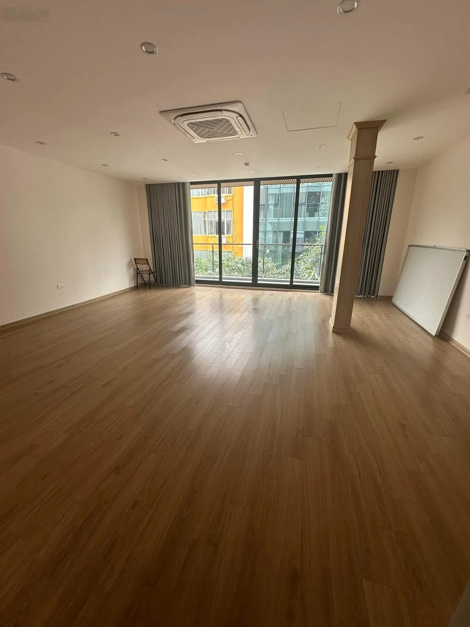 128m2 - mặt tiền lớn 7m - 65 tỷ - nhà phân lô vip khu Cầu Giấy - vỉa hè bát ngát - kinh doanh đẹp